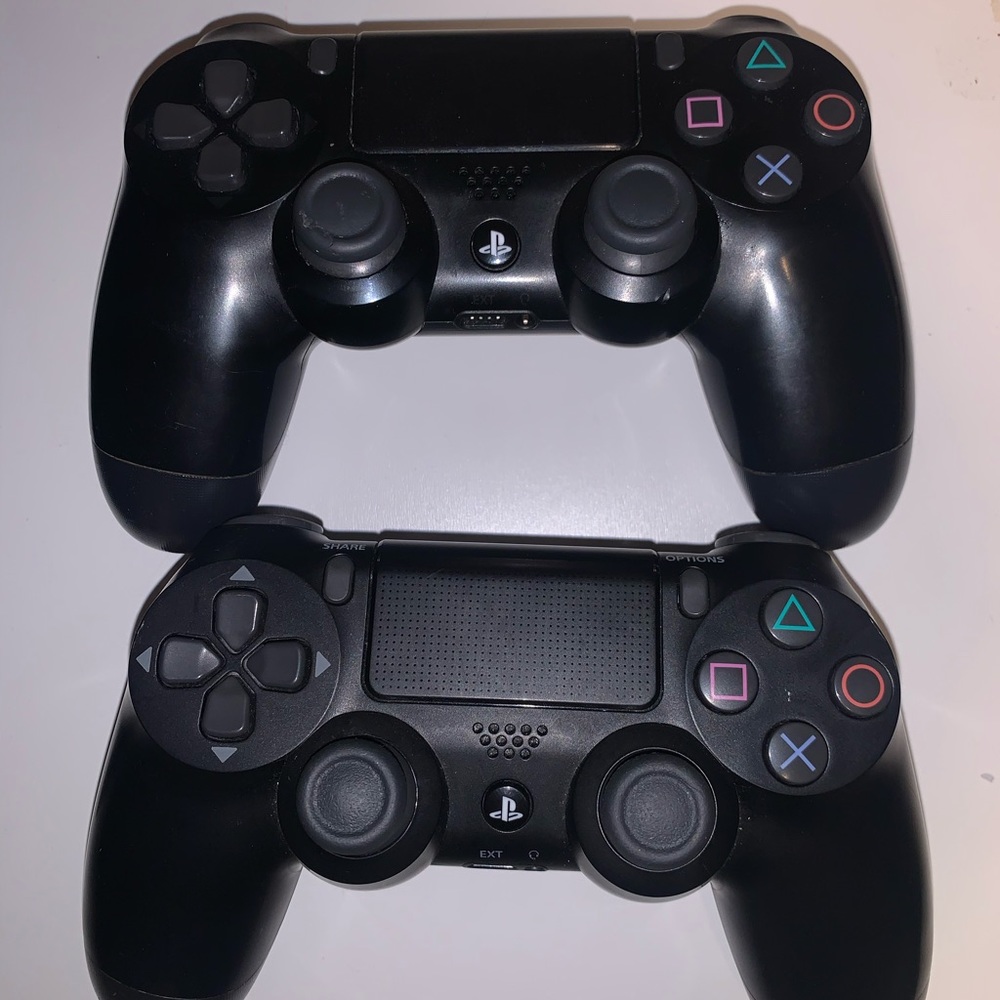 Ps4 with two controllers